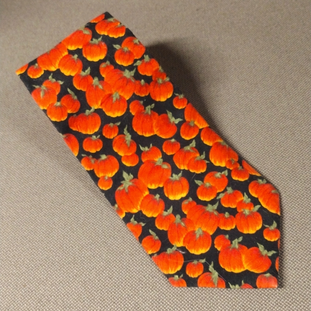 BEANS McGEE pumpkin patch tie
